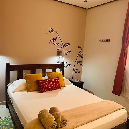 Casa De Lis Hotel & Tourist Info Centre Turrialba Dış mekan fotoğraf