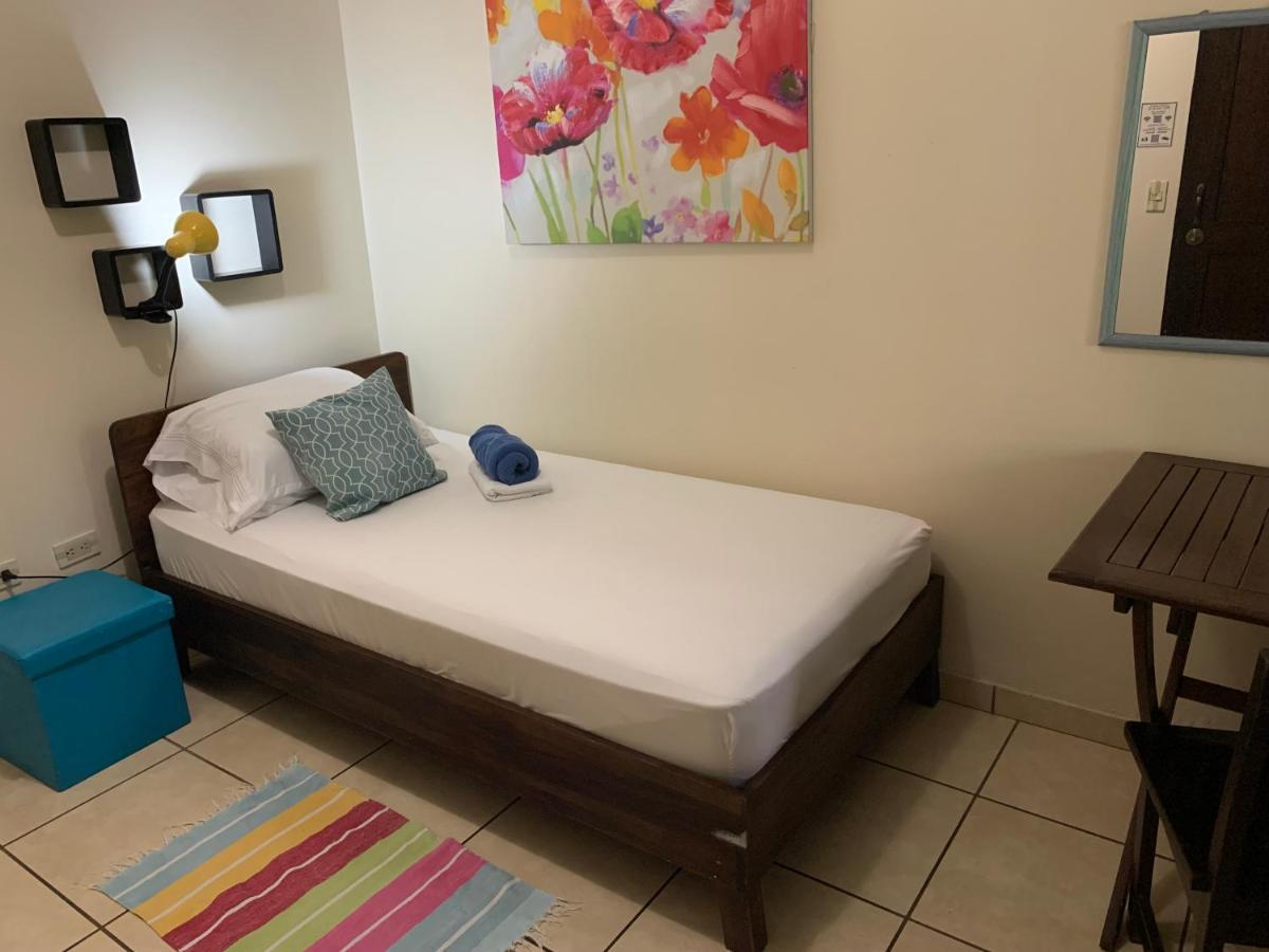 Casa De Lis Hotel & Tourist Info Centre Turrialba Dış mekan fotoğraf