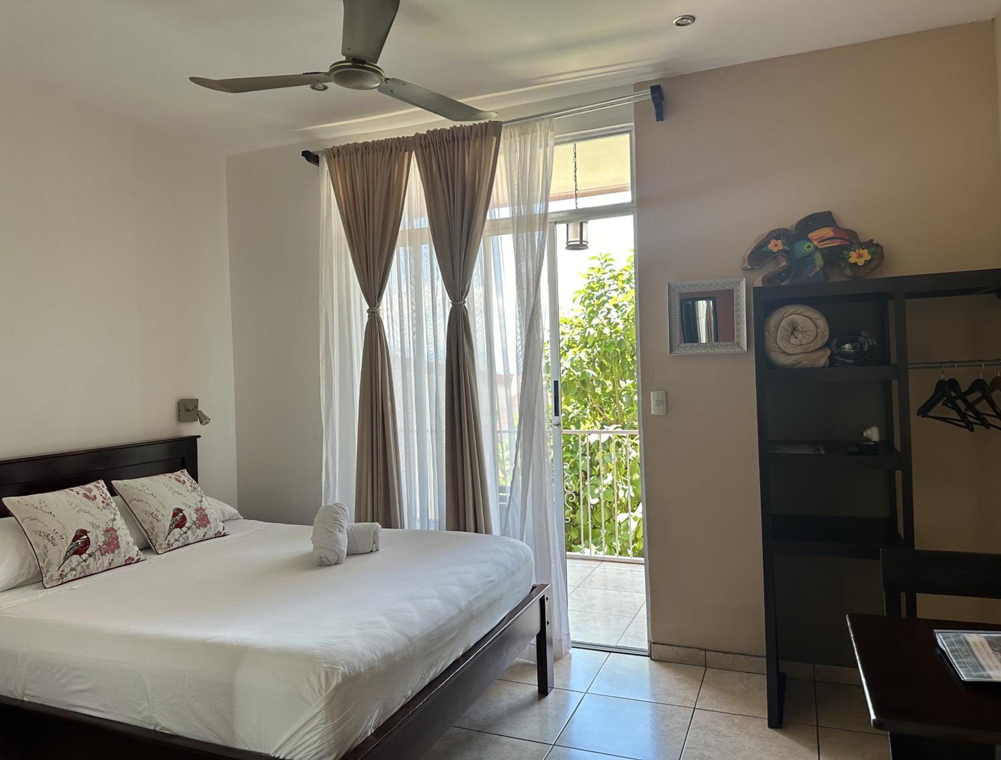 Casa De Lis Hotel & Tourist Info Centre Turrialba Dış mekan fotoğraf